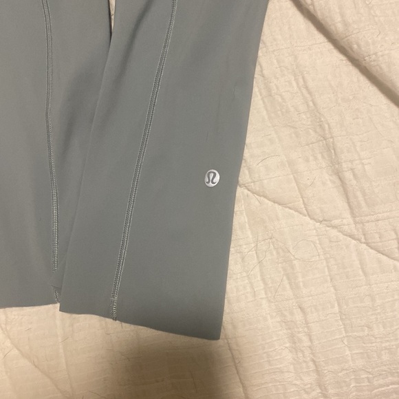 LULULEMON CAPRI LEGGINGS!! - Picture 3 of 4